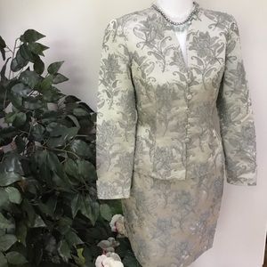 Carmen Marc Valvo suit
